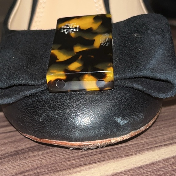 TORY BURCH black leather and suede tortoise bow chase pumps - Picture 8 of 16